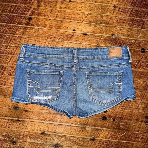 American Eagle Daisy Duke sz 4 denim shortie shorts - Image 3