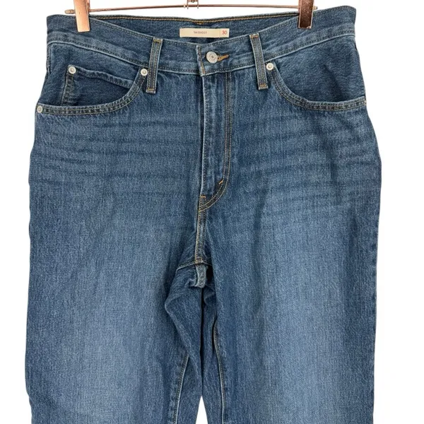 Levi’s Women’s 94 Baggy Cropped Raw Hem‎ Jeans Size 30 - Image 4
