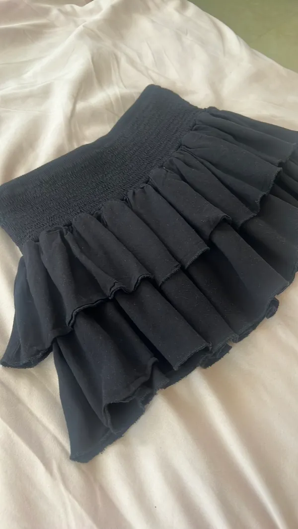 Beachy Short Black Skirt - Image 3