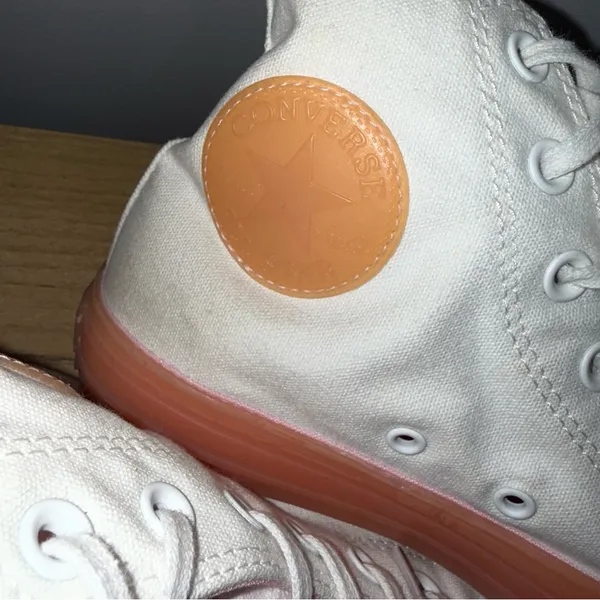 Women’s Chuck Taylor All Star Hi White‎ Cherry Blossom Rare Size 7.5 - Image 4