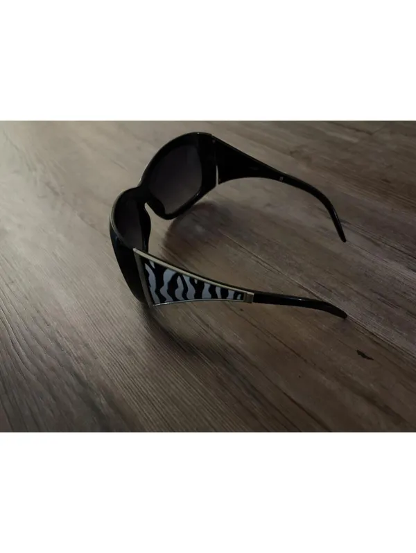 Y2K Zebra Print Black Oversized Sunglasses Purple Lenses - Image 3