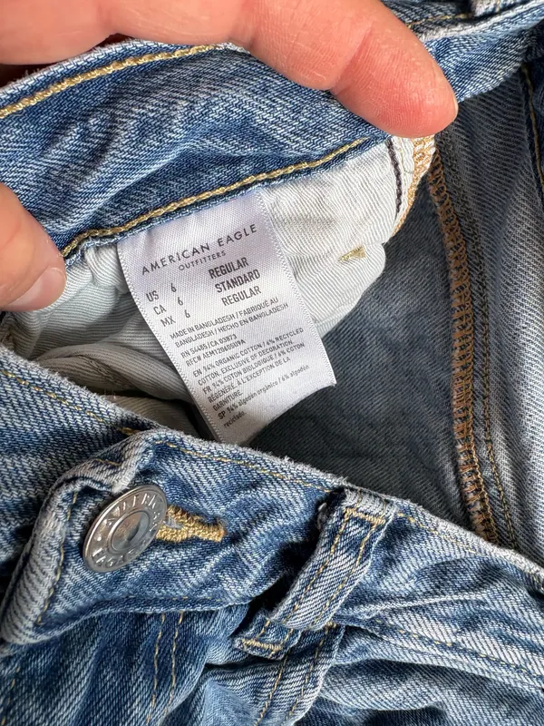 American Eagle Mom Jeans Size 6 Regular - Image 4