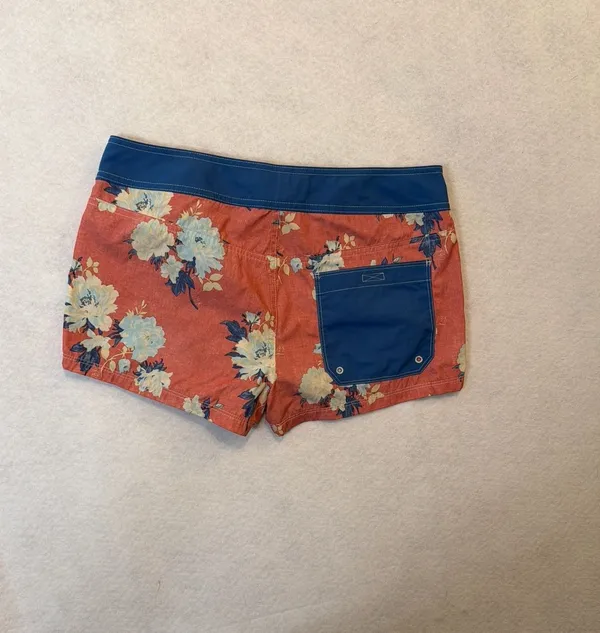 American Eagle Floral Board Shorts Size 6 - Image 3