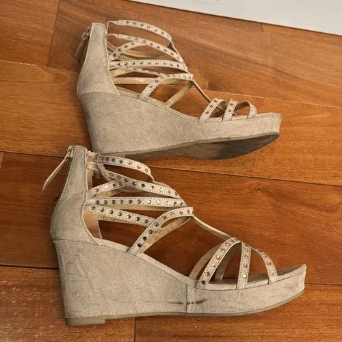 Badgley Mischka Wedge Sandals Womens Tan‎ Suede Rhinestone Strappy Cage 5M - Image 6