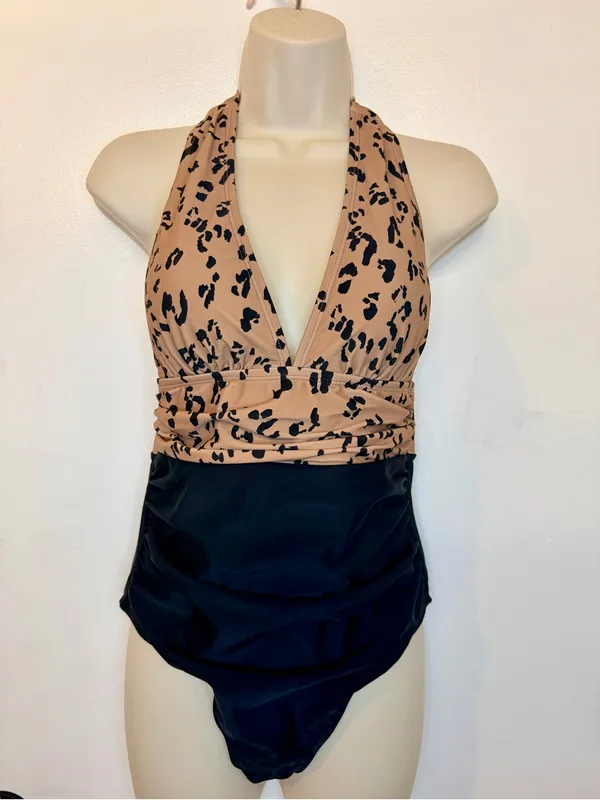 NWT Cupshe Women 1 Piece Swimsuit Leopard Print Open Back Ruched Size M - Image 4