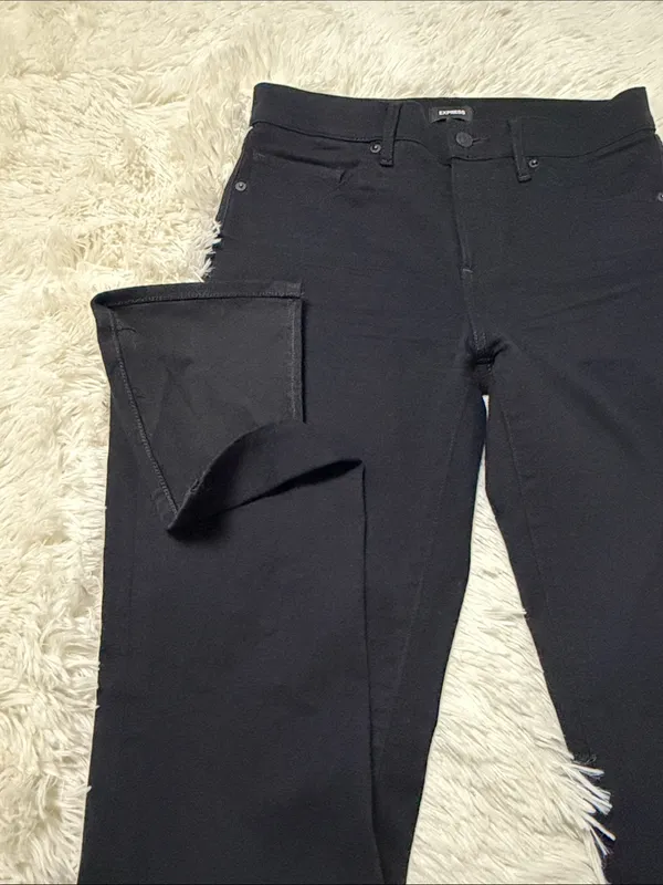 Express Women's Black Mid-Rise Skyscraper Jeans - Image 5