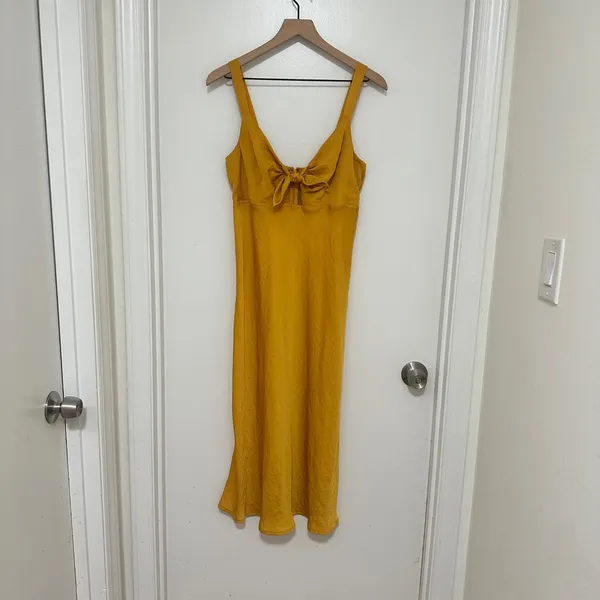 Francesca's Mi Ami |‎ NWT Mustard Yellow Satin Tie Front Midi Dress, Size M - Image 4