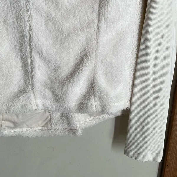 Alo Yoga Fleece Solstice Jacket in Natural White - Image 12