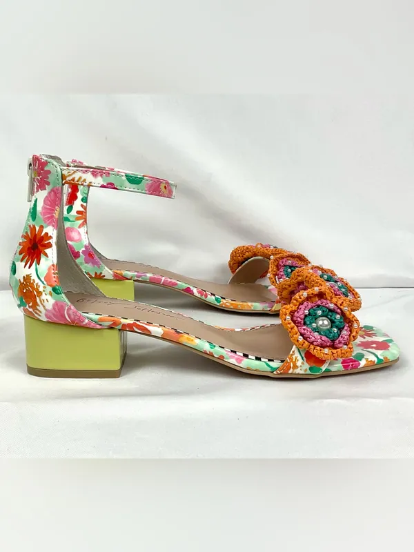 Betsey Johnson Brandee Sandals Crochet Flower Block Heel Sz 8.5 New - Image 3