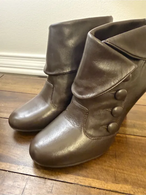 Gianni Bini Fold-Over Button Ankle Booties in Dark Brown size 7 - Image 7
