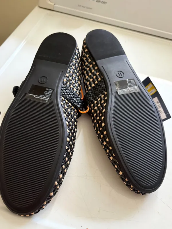 Universal Threads Woven Mary Jane Flats in Black and Natural - Image 4