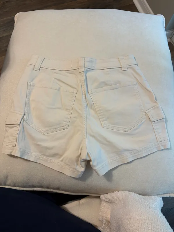 Hollister Mom High-Rise Shorts - Image 2