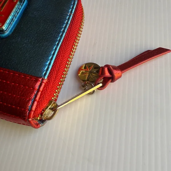 Loungefly x Marvel Purse Wallet Captain Marvel Metallic Logo Zip Around - Image 8