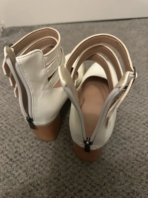 White Dress Shoes Size 9 - Image 3