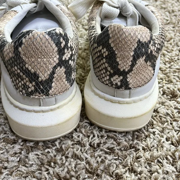 Steve Madden 7.5 sneakers with snake skin accents - Image 3