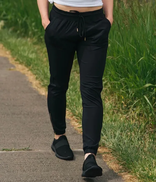 Zyia Joggers Black - Image 2