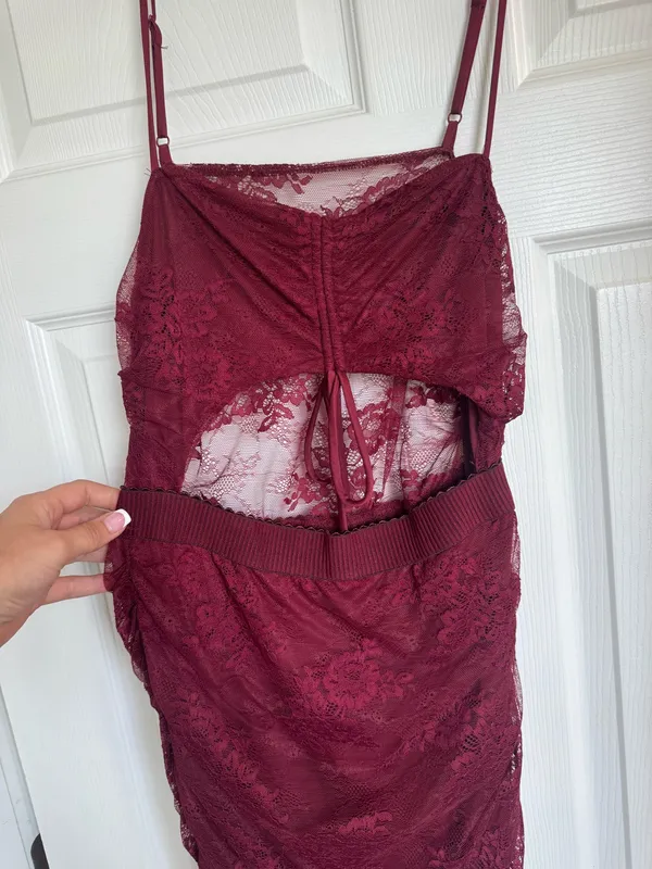 Lulus Burgundy Floral Lace Cutout Bodycon Midi Dress Size Medium - Image 4