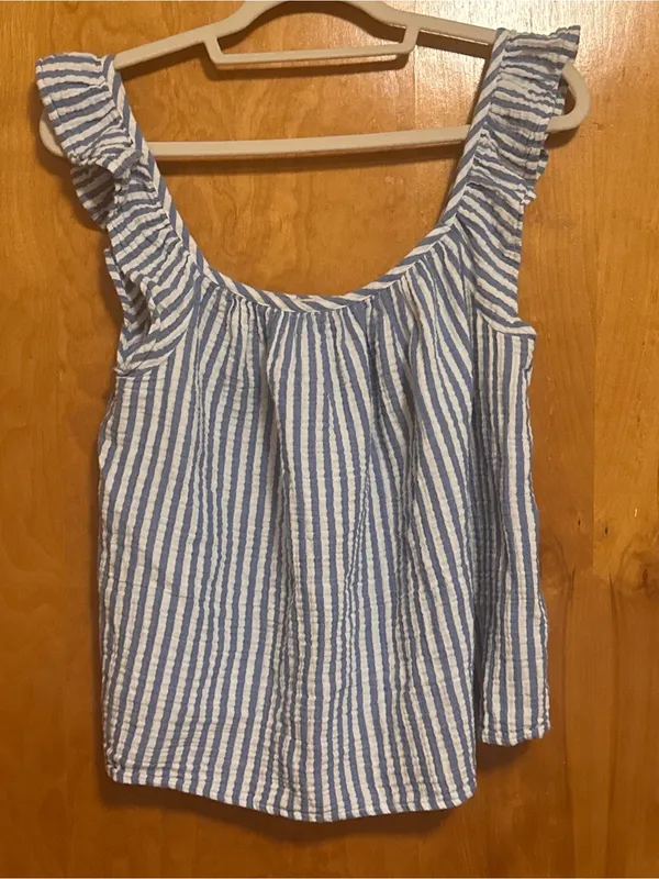 Vineyard Vines Blue and White Striped Ruffled Shoulder Tank Top sz M - Image 4