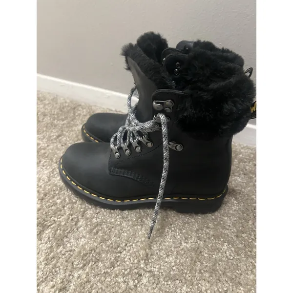 Dr. Martens 1460 Serena Collar Faux Fur Lined Lace Up Combat Boots 7 NWOT - Image 10