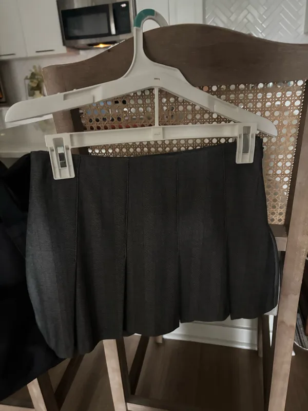 Abercrombie Pleated Mini Skort in Charcoal - Image 3