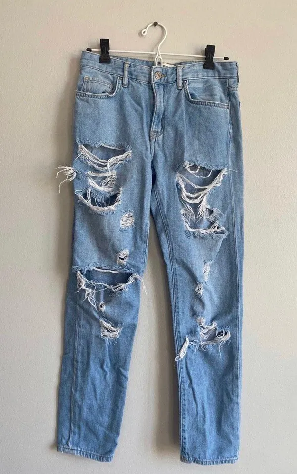 Forever 21 Distressed Jeans - Image 6
