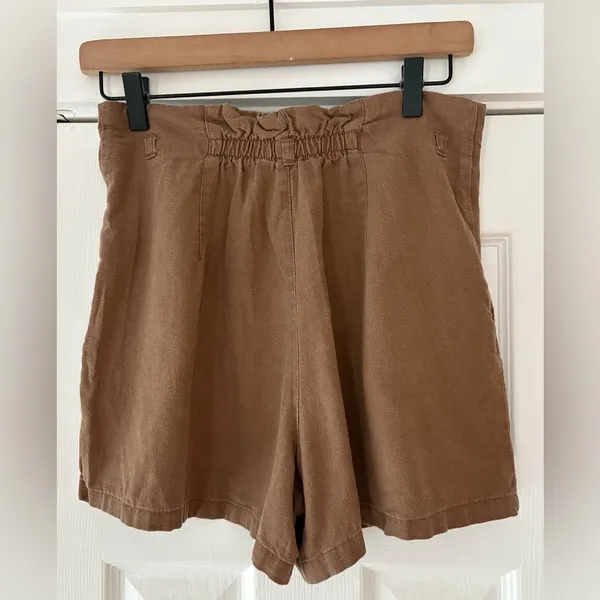 Linen Blend Love Tree Tan Shorts Size‎ Medium - Image 2
