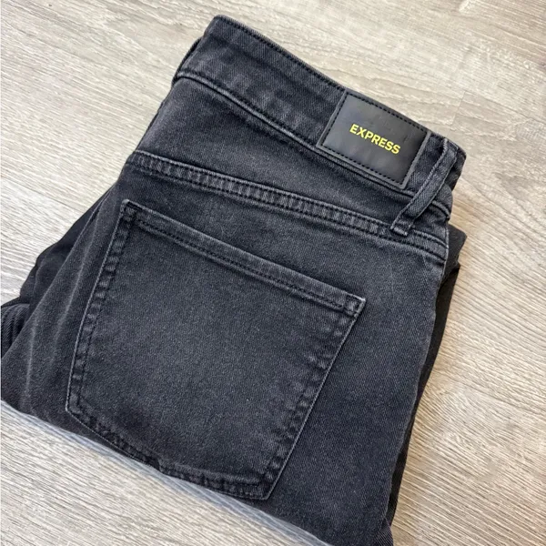 •EXPRESS• MID RISE BOYFRIEND JEANS - Image 7