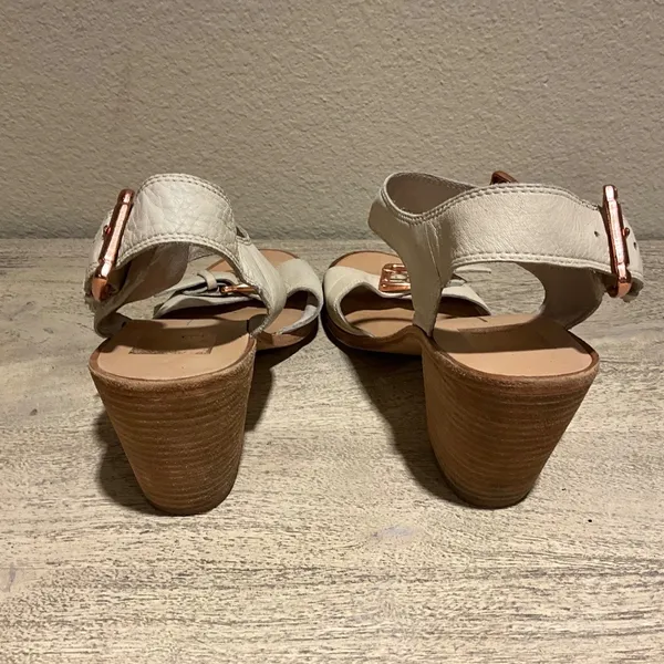 Dolce Vita DV Kanna Ankle Strap Sandals Ivory Leather Size 9 - Copper Buckles - Image 3