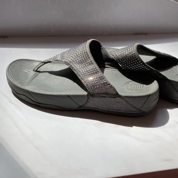 FitFlop Lulu‎ Rhinestone Thongs Flip Flops Gray Graphite Comfort Sandals Summer - Image 4