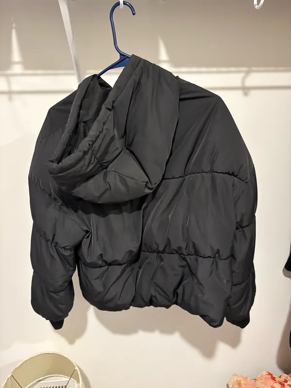 H and m  - Image 2