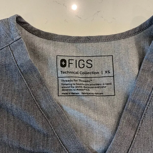Figs Catarina One-Pocket Scrub Top in Graphite‎ Size XS - Image 3