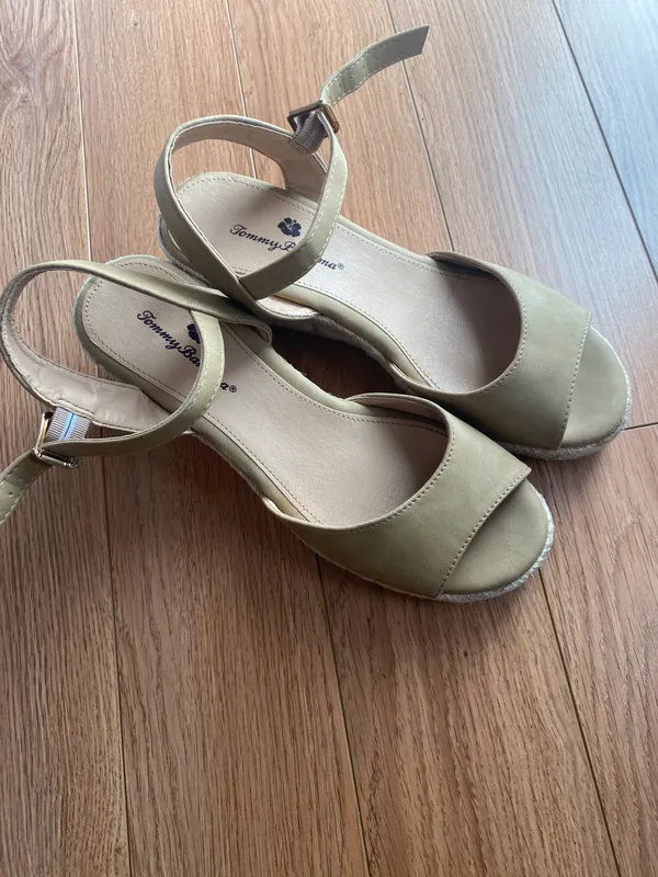 Tommy Bahama Sandals Shoes - Image 4