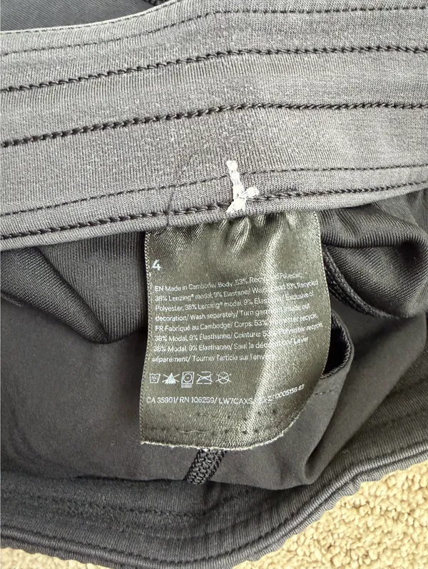 Lululemon Softstreme Shorts 4" - Image 4