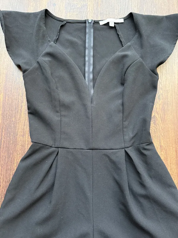 GUESS Women’s Jet Black Flutter Sleeve Romper - Size XS - Image 5