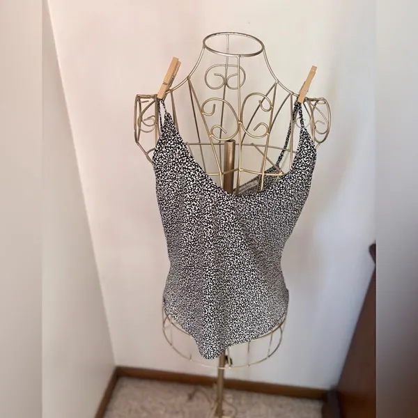 Abercrombie & Fitch Double V Spot Print Tank Top Size Small - Image 9