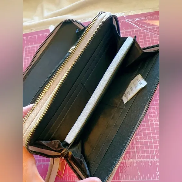 Soft leather Alexis bendel multi functional wallet - Image 2