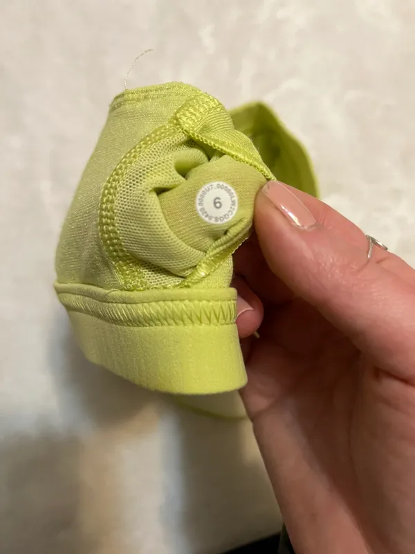 Lululemon Neon Yellow Sport Bra Size 6 - Image 3