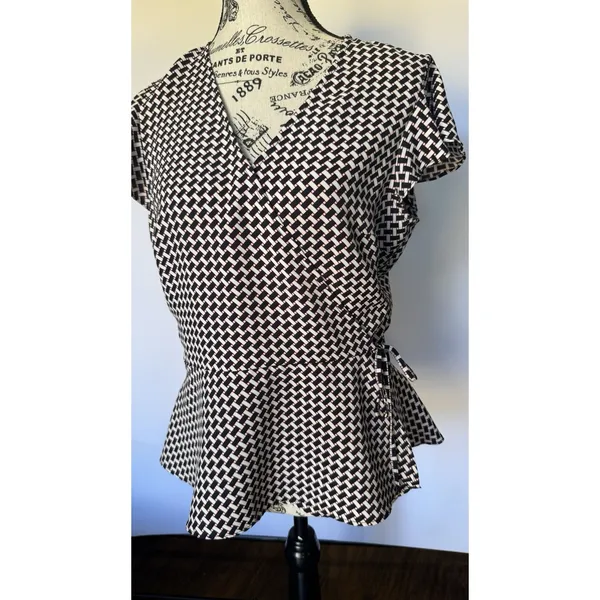 Tommy Hilfiger Women's M Wrap Blouse Geometric Print Flutter Sleeve Tie Waist - Image 3