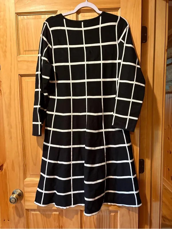 Luxxe Lane long-sleeve knit sweater dress black white women’s XL NWT - Image 2