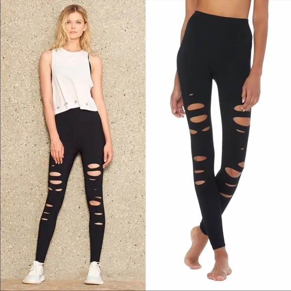 Alo Yoga High Waisted Ripped Warrior Legging in Black‎ Size Medium - Image 4