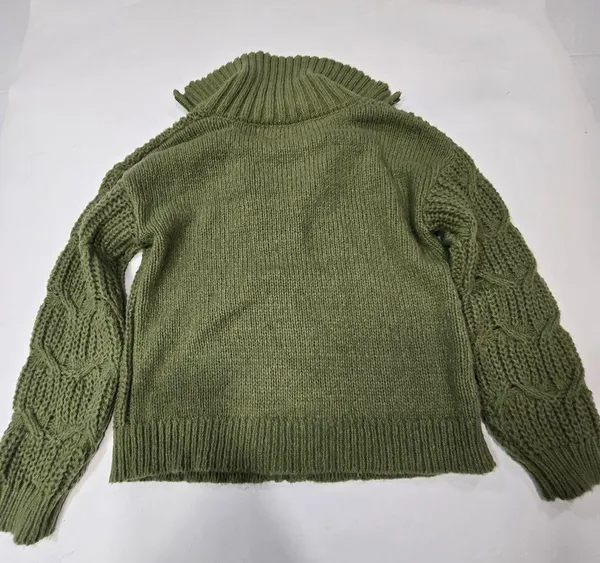 HEARTLOOM Rylen Sweater in Moss - Image 11