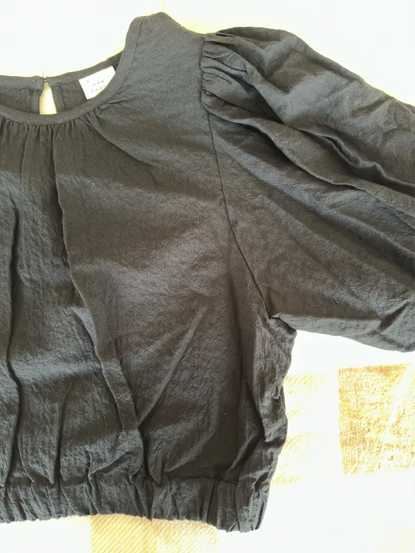 Black Cropped Long Sleeve Blouse Size M - Image 7
