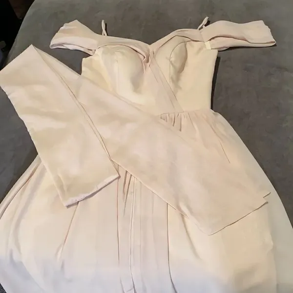 Women’s Chiffon Off the Shoulder Formal Gown Medium NWOT - Image 12