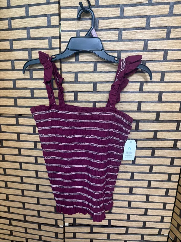 Time and tru burgundy smocked tank top size small - Image 3