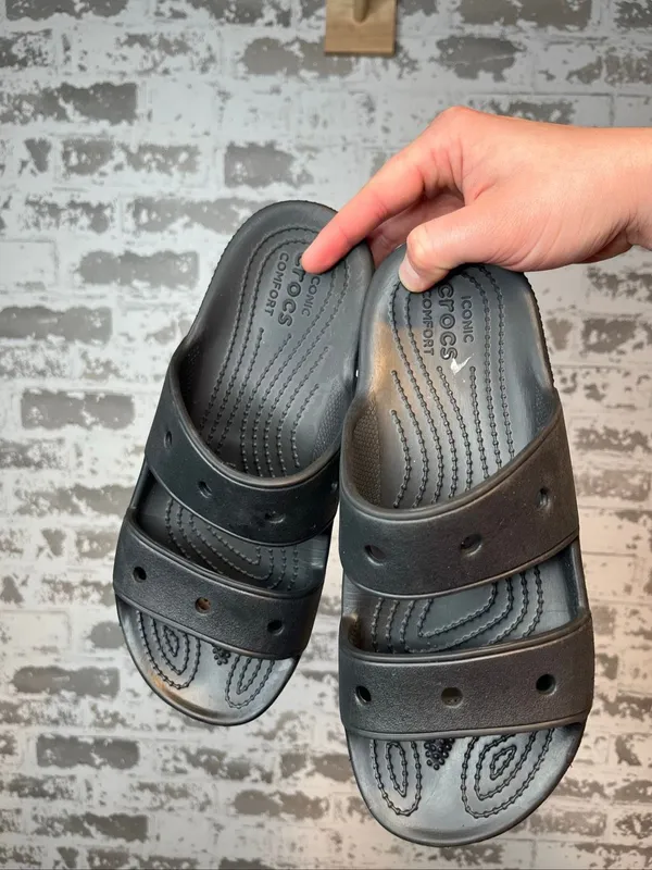 Crocs | unisex black slip on sandals m6 w8 - Image 2