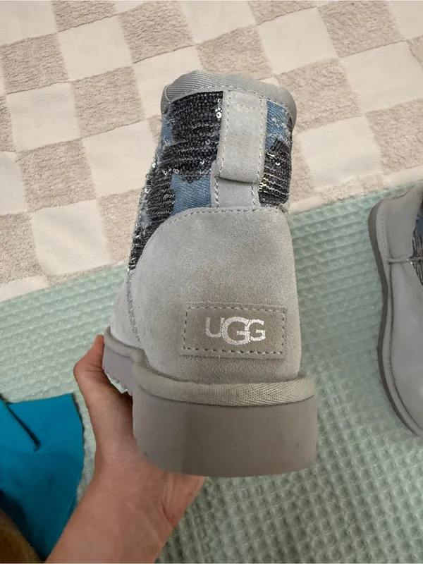 UGG Women's Classic Mini Sequin Stars boots in gray size‎ 6 - Image 3