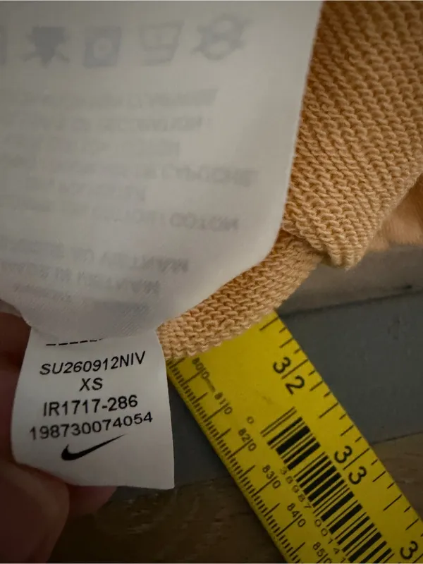 Nike Sleeveless Cropped Hoodie in Peach Y2K inspired - Image 7