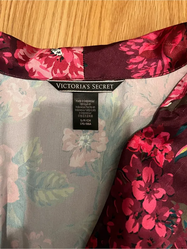 Victoria's Secret Burgundy Floral Satin Pajama Set - Button-Up Top &‎ Shorts - Image 5