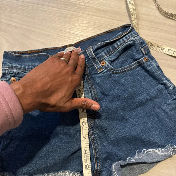 Levi’s 512 perfectly slimming cutoff denim shorts size 2 - Image 8
