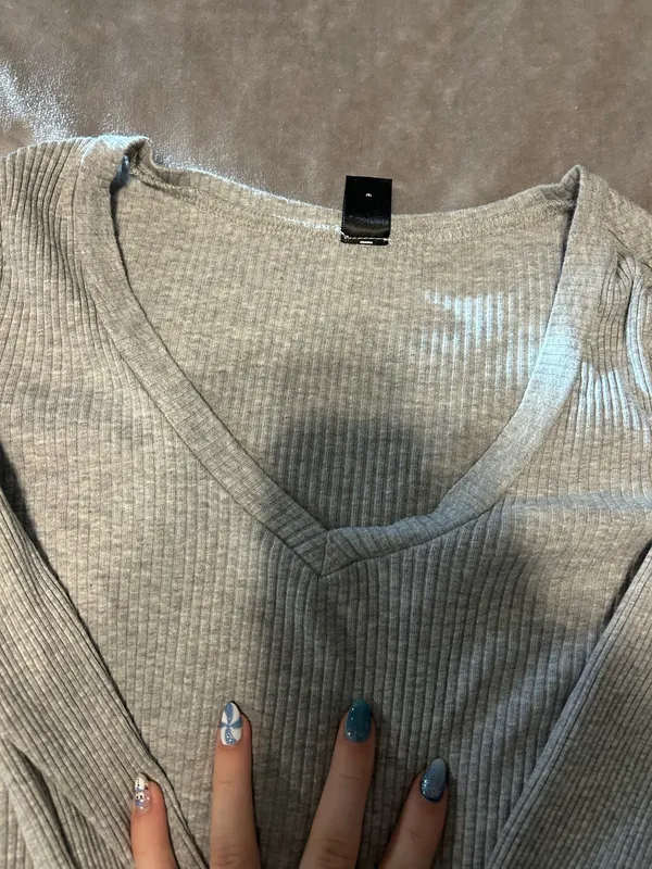 Shein Basic Grey Long Sleeve Crop Top - Image 2